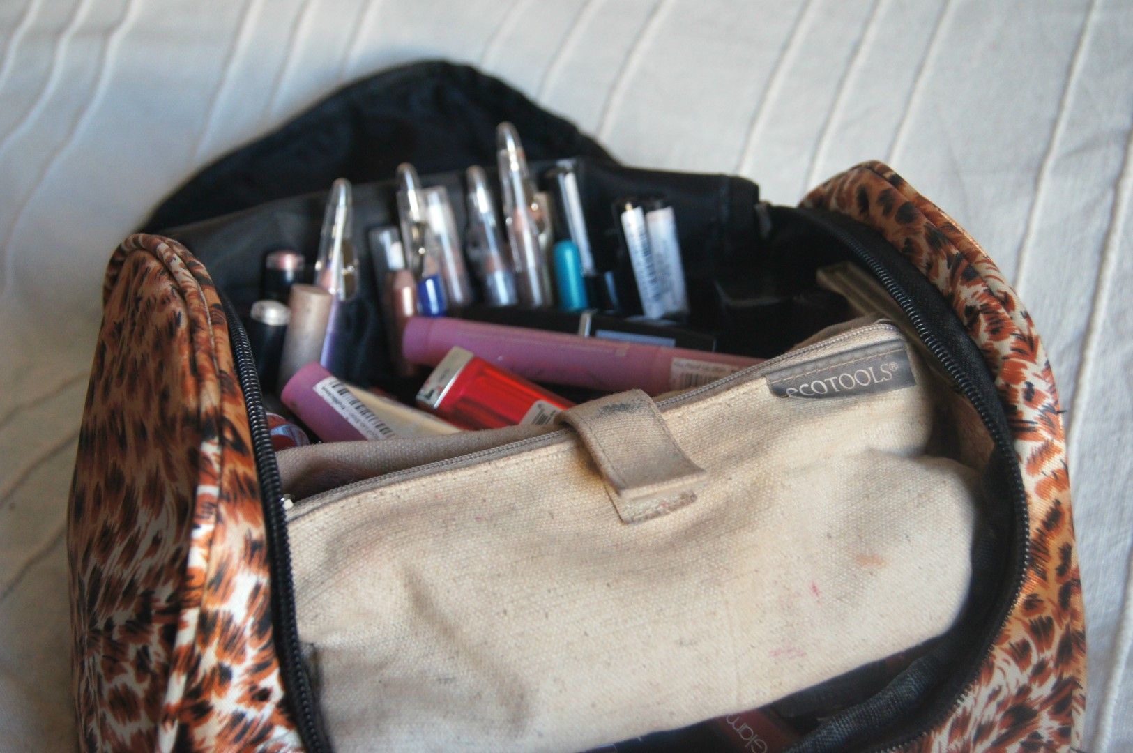 What's In My Makeup Bag? ♥ Handmade Dreams of Mine
